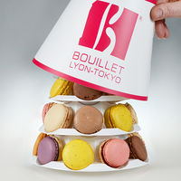 Pyramide de 21 macarons blanche